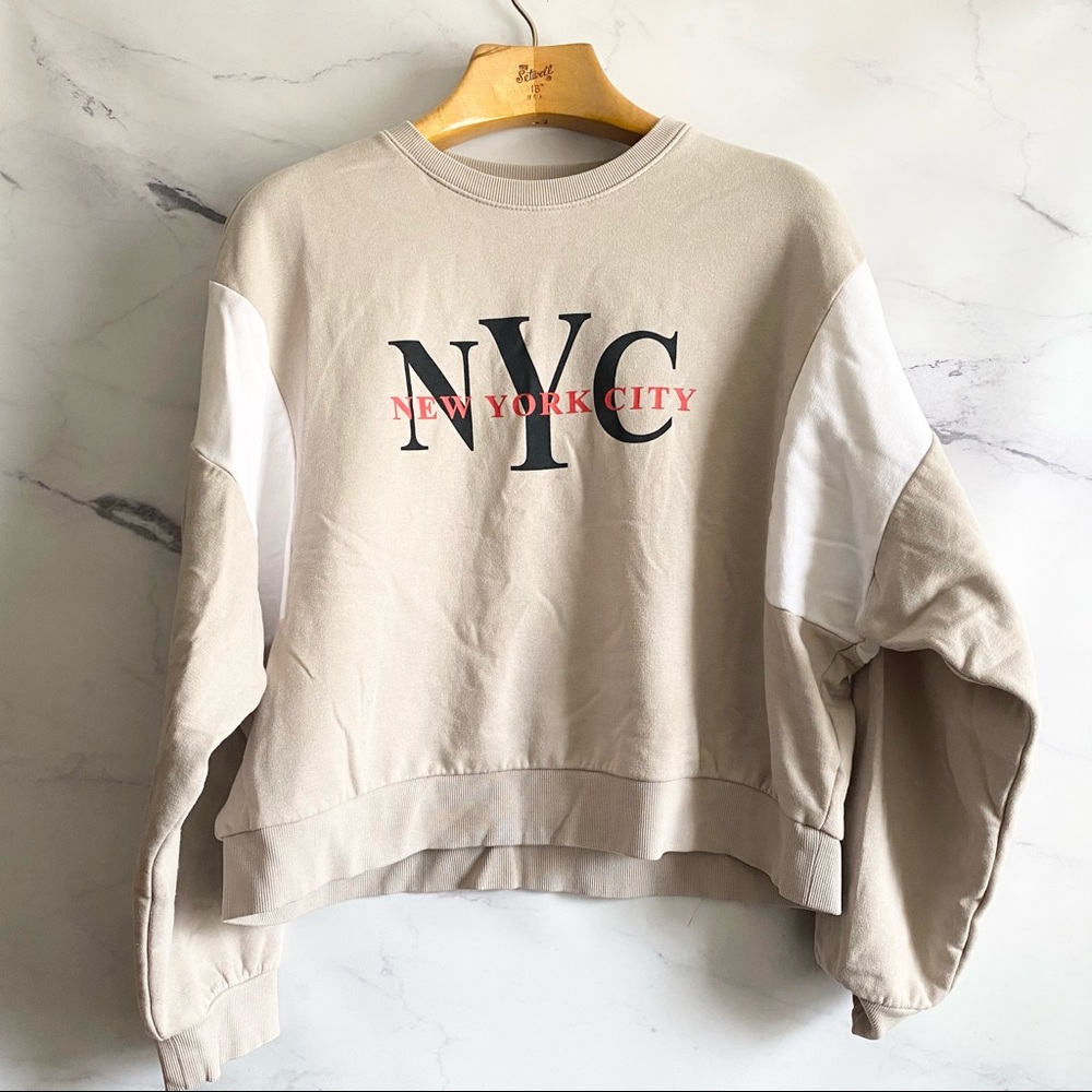 H&M DIVIDED Oversized NYC Cropped Pullover Size Medium